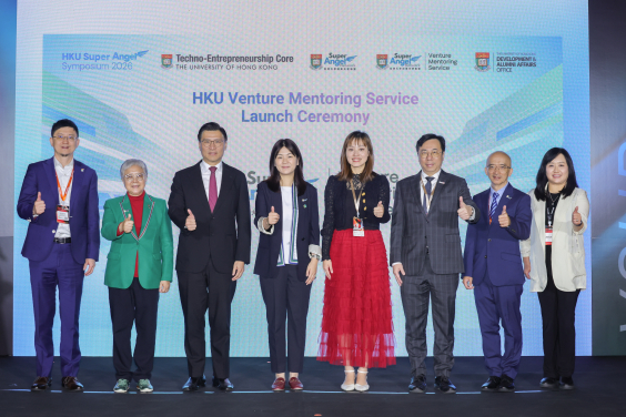 左起：
香港大學科創中心（TEC）總監 - 汪鵬博士
香港大學創業天使聯盟召集人 - 鄧淑明博士, MH, JP 
香港特別行政區立法會議員科技創新界 - 邱達根先生 
香港大學副校長（研究）- 馬桂宜教授 
香港政府創新科技及工業局副局長 - 張曼莉女士, JP 
投資推廣署助理署長 - 劉智元先生  
香港大學創業天使聯盟 籌委會委員, 創業導師團召集人 -  胡達明先生 
香港大學校友事務部總監 - 黃珮瑤女士 
 